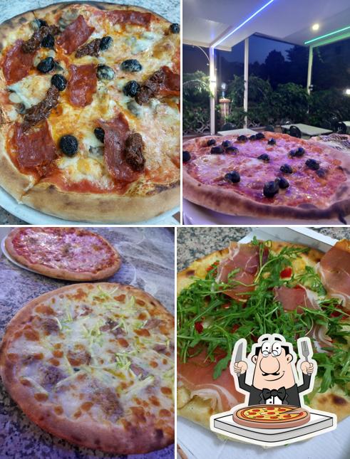 Scegli una pizza a Hotel Ristorante Pizzeria Costa Azzurra a Pietrapaola