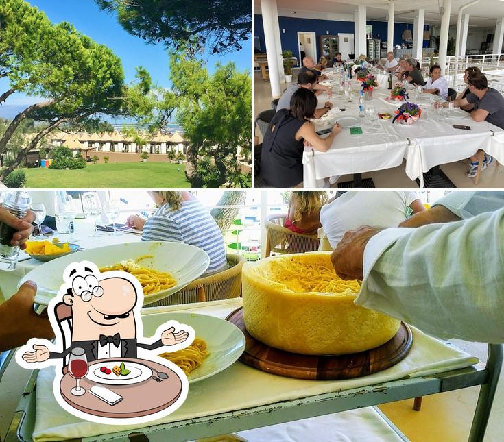 La tavolo da pranzo e esterno del ristorante