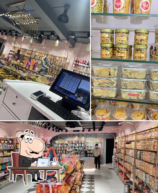 Check out how Mithai Potlam (మిఠాయి పొట్లం) looks inside