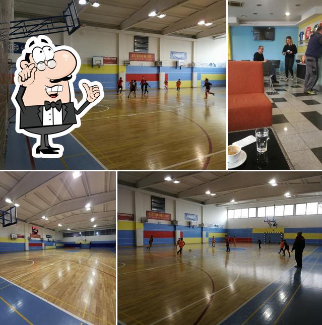 Siediti a un tavolo di SC Supra Sport