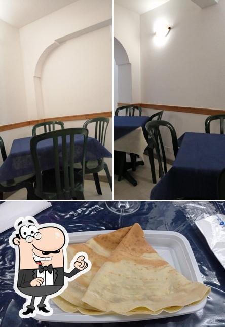 Tra le varie cose da Creperia La Plaza Di Chila' Francesco si possono trovare la interni e cibo