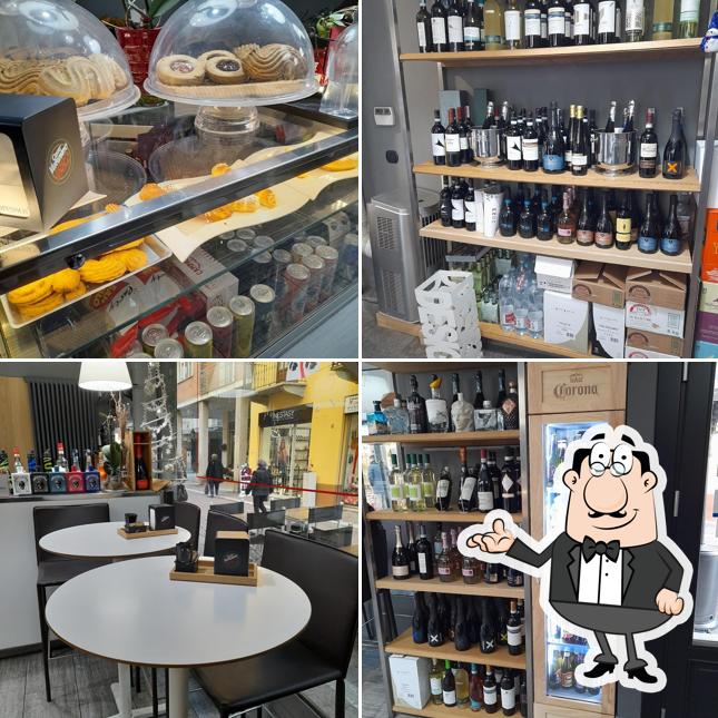 Dai un'occhiata agli interni di DEF Gintoneria Cocktail Bar