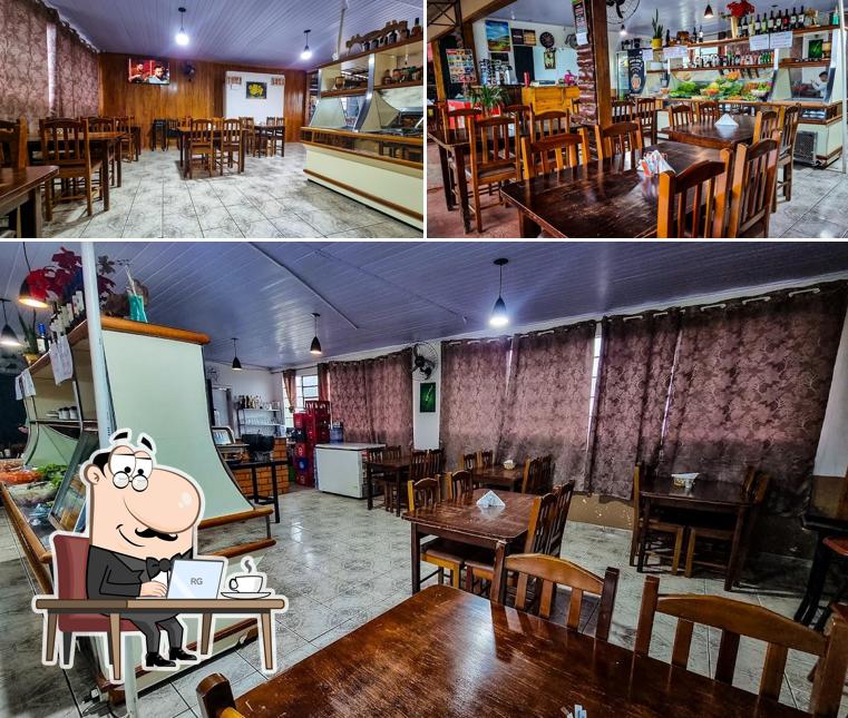 Veja imagens do interior do Restaurante Recanto Brasileiro