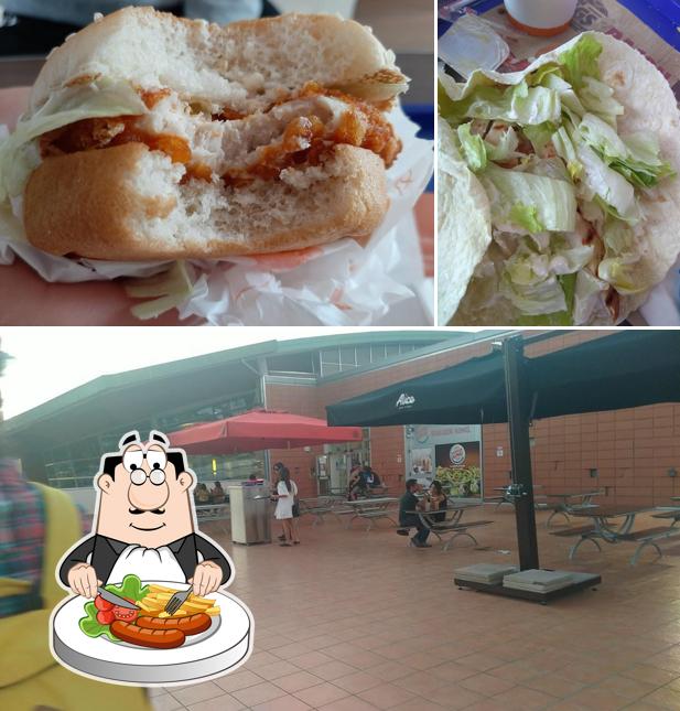 Tra le diverse cose da Burger King si possono trovare la cibo e interni