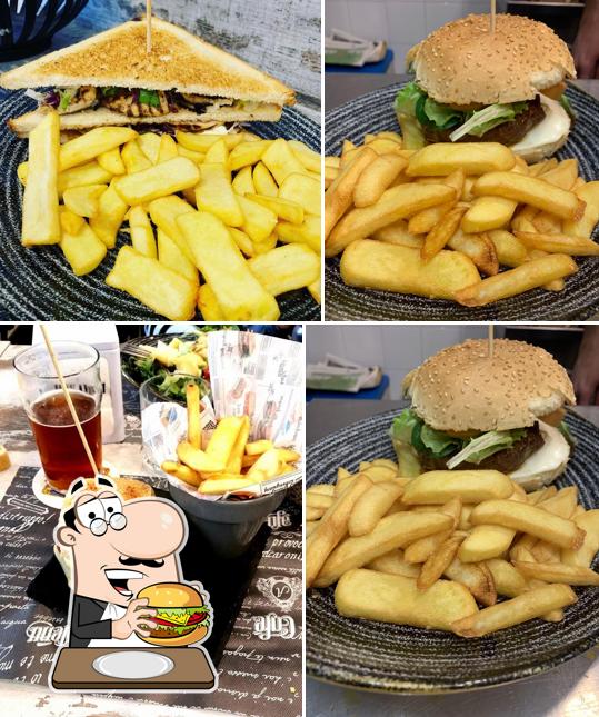 Prova un hamburger a Caffè San Rocco