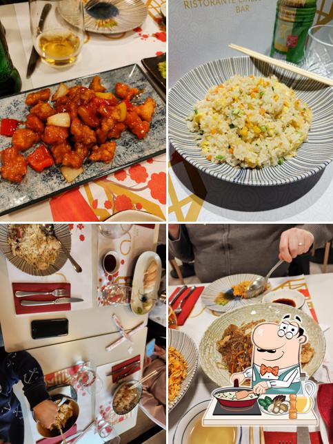 Riso fritto al Asia ristorante cinese e sushi