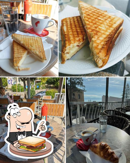 Toast al formaggio al Caffe bar Mocca