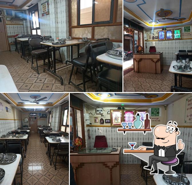 Shreenath Ji(શ્રીનાથજી) family Restaurant