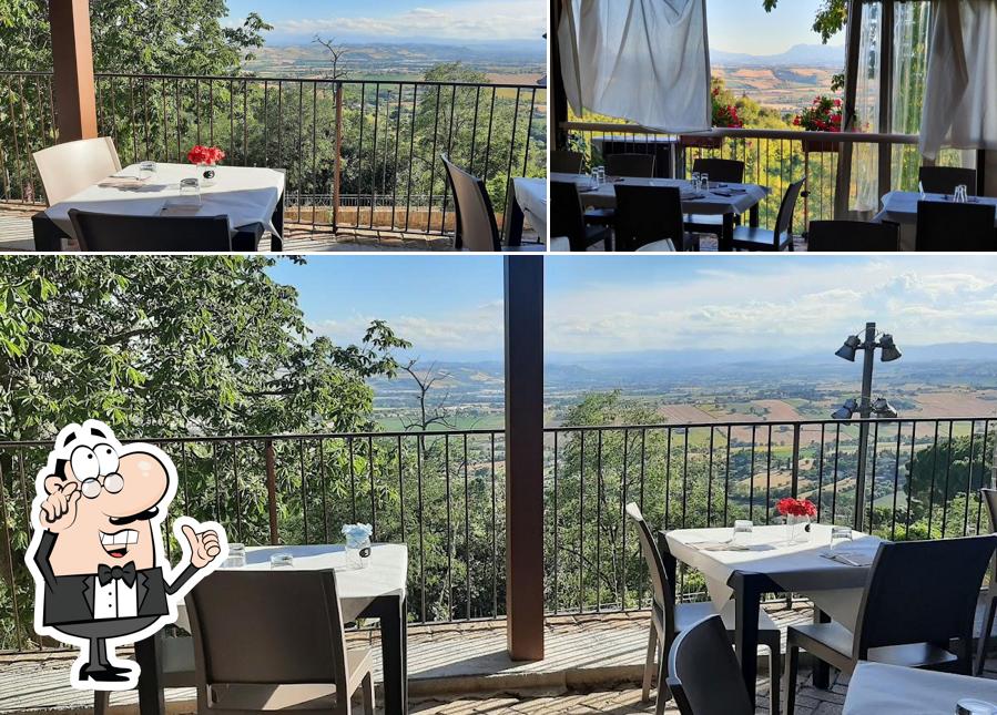 Siediti a un tavolo di Ristorante Pizzeria La Torre Antica