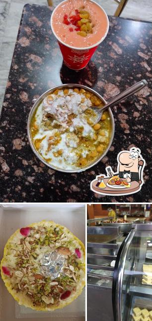 Order pizza at Saini Juice & Coffee House