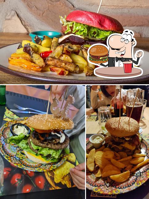 Prenditi un hamburger a Seventh Mexican Restaurant