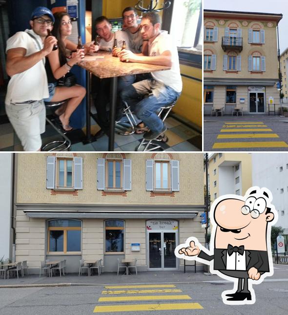 Questa è la foto che mostra la interni e bancone da bar di Tie Break