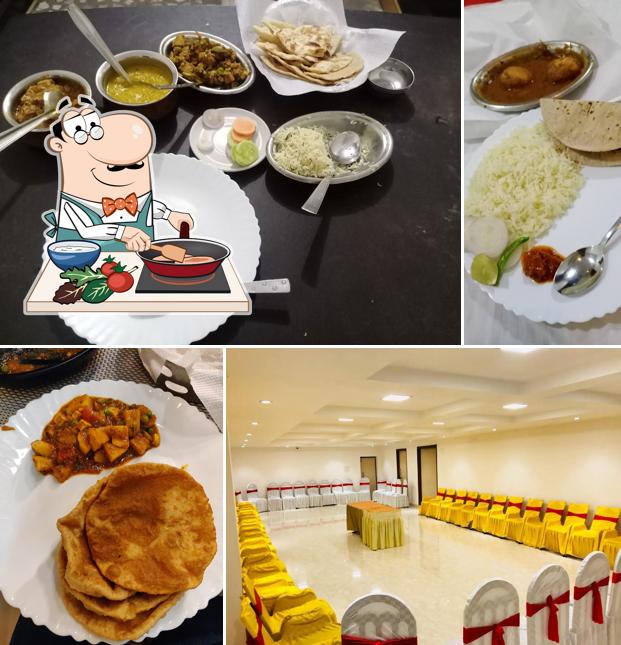 Chicken curry at Hotel Varanasi Palace