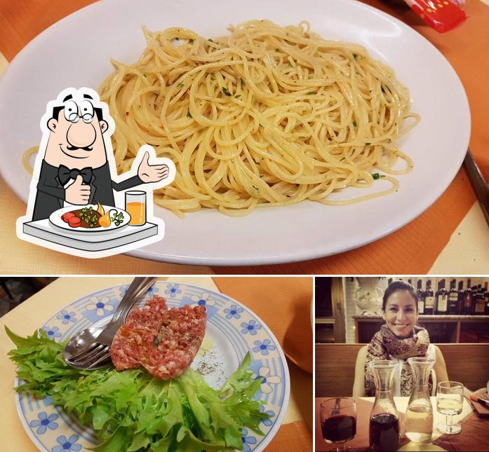 Tra le diverse cose da La Spigola, trattoria pizzeria si possono trovare la cibo e bancone da bar