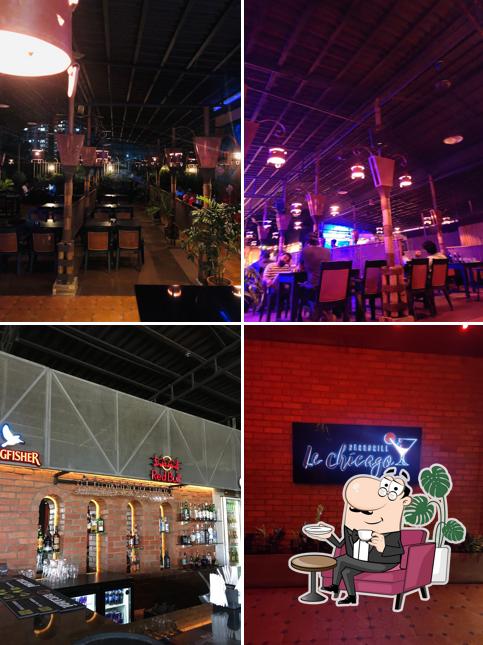 The interior of Le Chicago Bar & Grill
