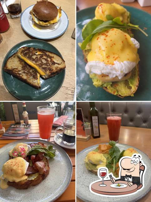 Ovos beneditinos em Uluru Café Lourdes O Brunch mais premiado da cidade