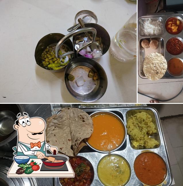 Chicken curry at Jay Mahadev Bhojnalaya