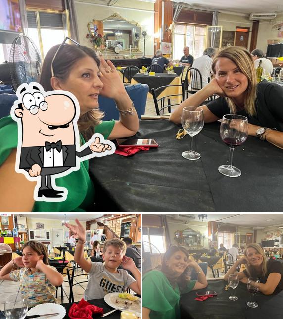 “La Carina” Hotel Ristorante Pizzeria si caratterizza per la interni e bancone da bar