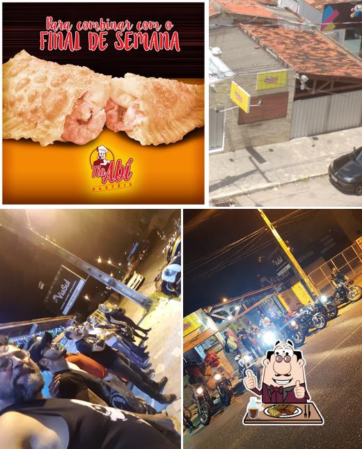 Escolha pratos de carne no Tia Abí Pastéis