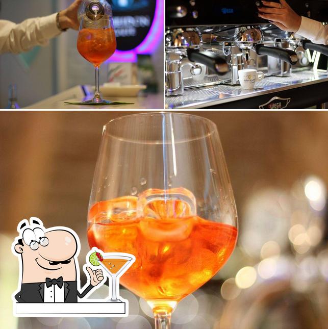 Goditi un drink dal menu