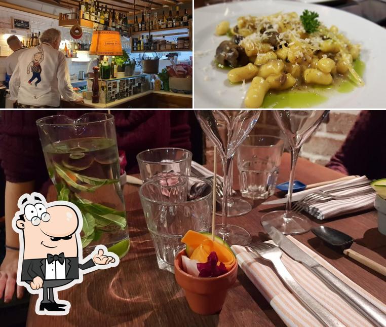 Questa è la foto che presenta la interni e cibo di Al Covino