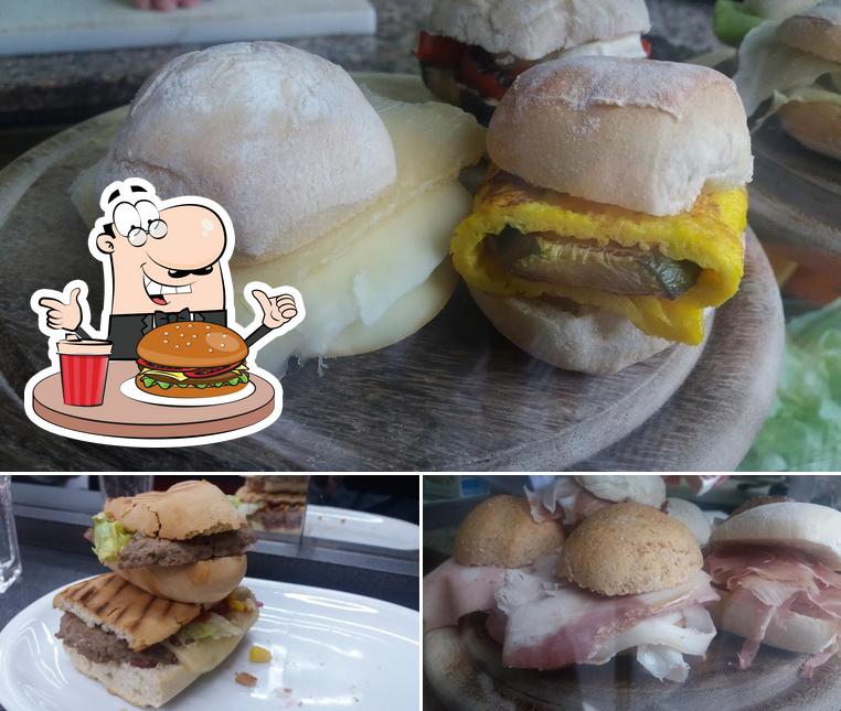 Prenditi un hamburger a Il Baretto
