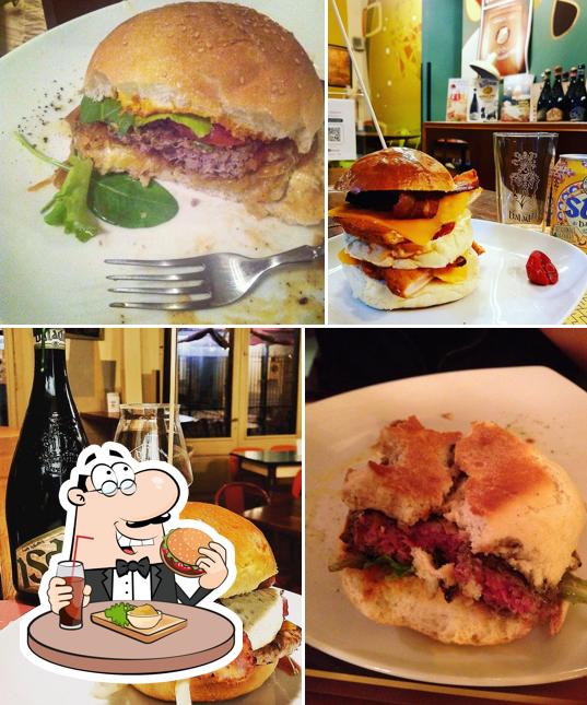 Ordina un hamburger a Petit Baladin