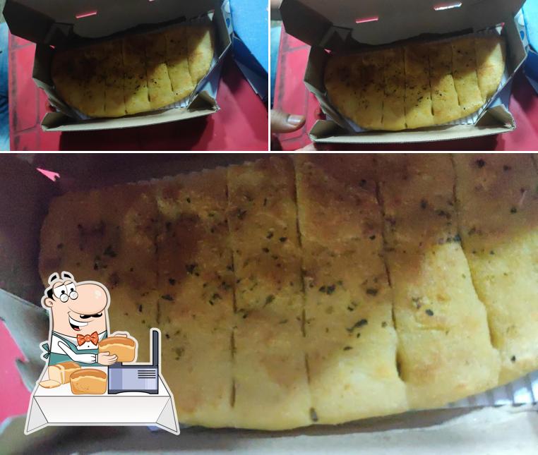 Garlic bread at Domino's Pizza Trimurti Building, Godhra