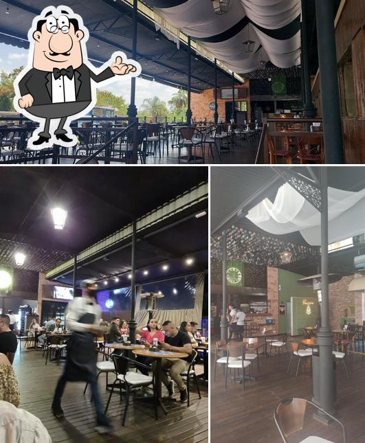 O interior do Província Bistrô