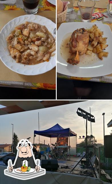 Guarda la foto che mostra la cibo e esterno di Circolo La Speranza