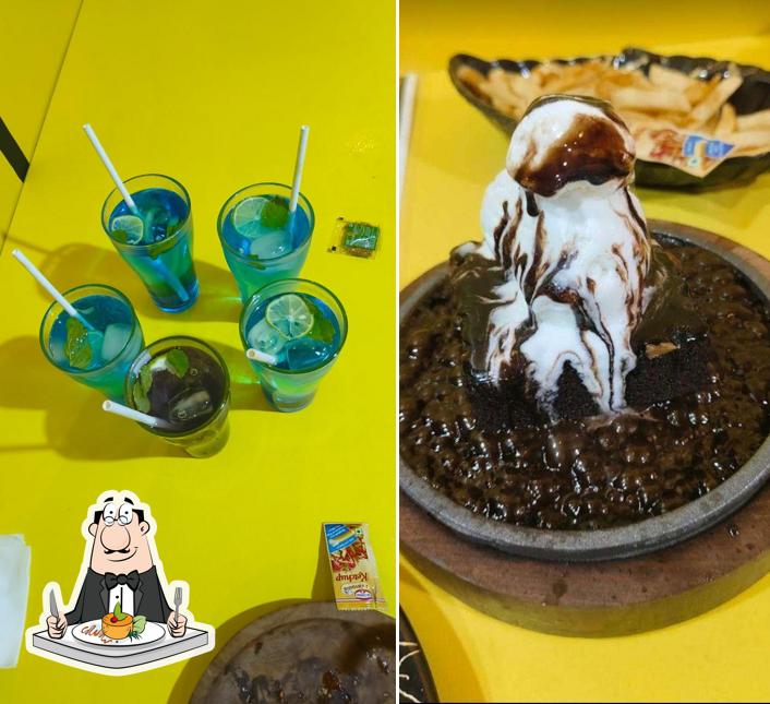 Food at Mr.Black Chef’s Pizza