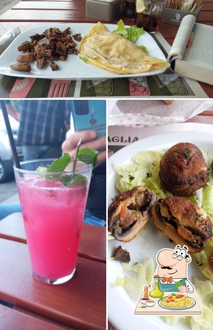 Platti al caffè della paglia
