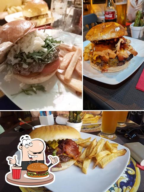 Ordina uno dei tipi di hamburger proposti a Sbafo Ristorante