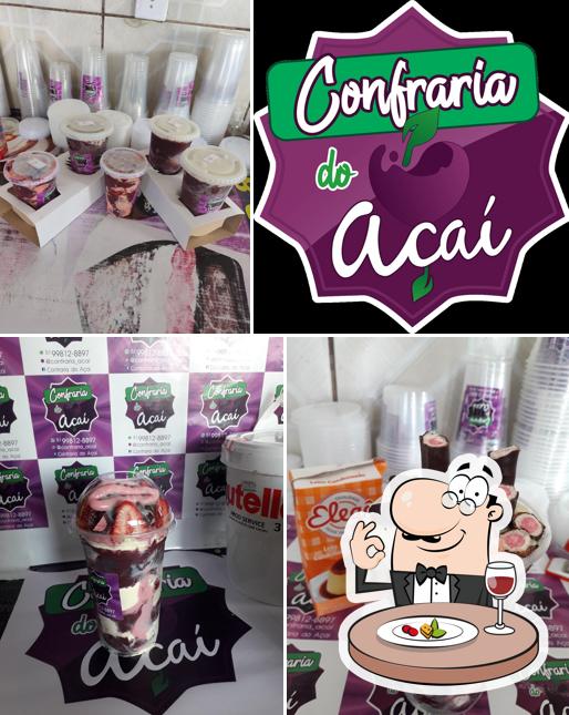 A comida e bebida do restaurante