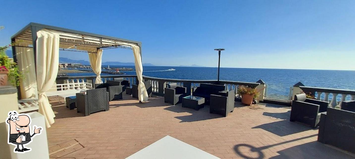 Vedi questa immagine di Wettin Club