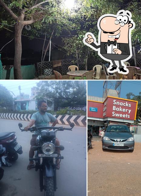 Check out how Zam Zam Family Dhaba looks outside