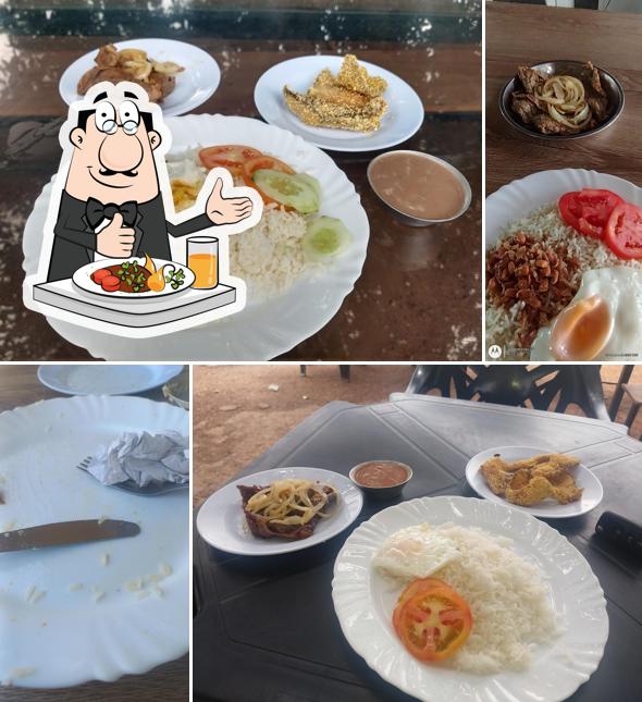 Comida em ARROZ BIFE E OVO