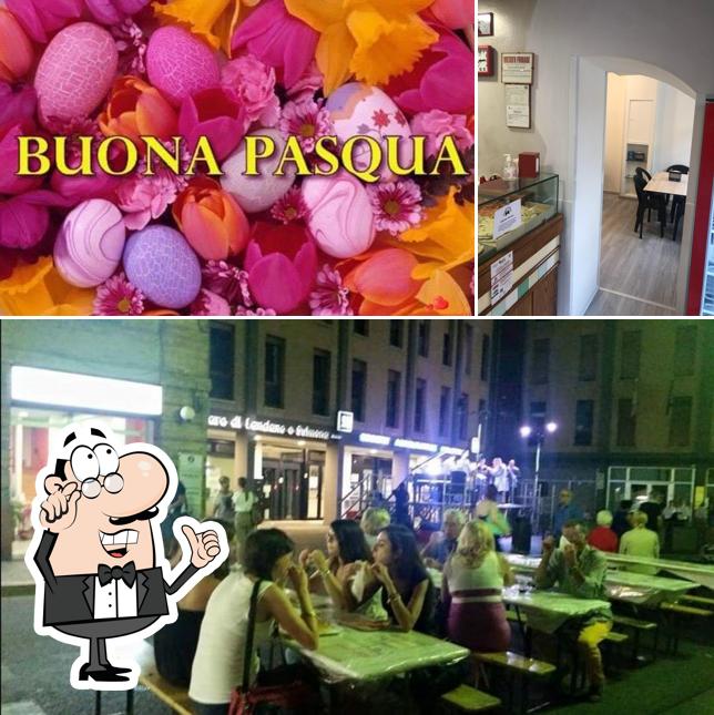 Questa è la foto che mostra la interni e cibo di Pizzeria Le Casette