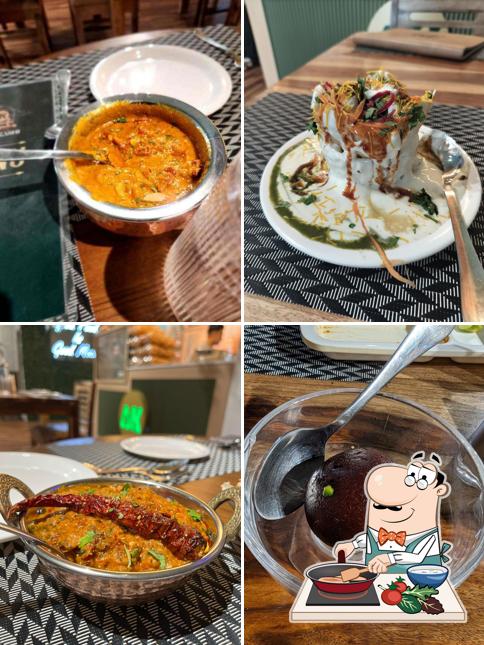 Chicken curry at Amaar Kashi - Pure Veg North Indian & Indo Chinese Cuisine