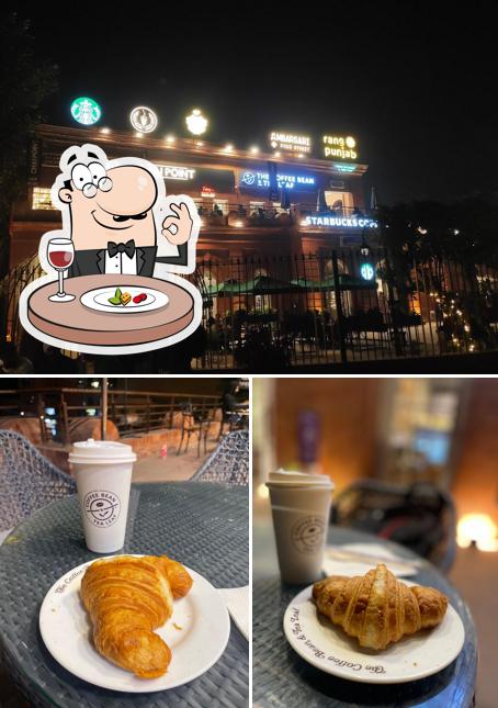 The photo of food and exterior at The Coffee bean & Tea Leaf