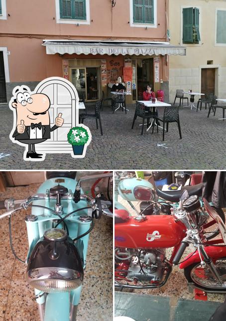 Guarda gli esterni di Bar Della Piazza Snc di Romeo Carmelo & Candido Giovanni