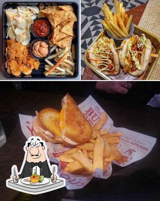 Meals at Agra Chat Wale