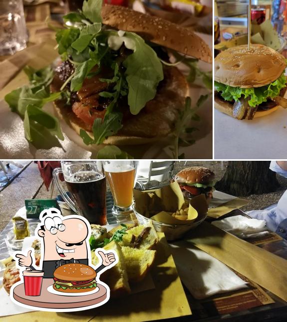 Ordina un hamburger a Il Covo del Gusto