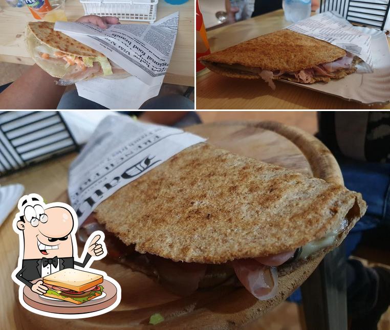 Fatti un panino a Piadineria Artigianale