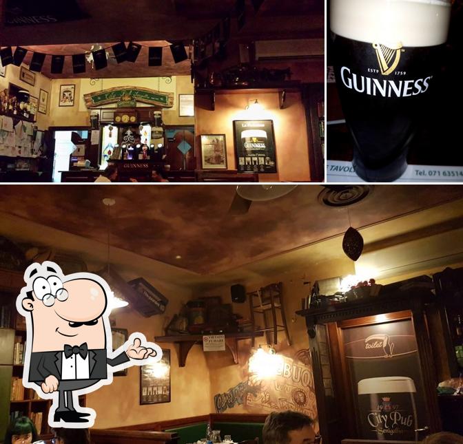 Guarda la immagine che mostra la interni e birra di City Pub