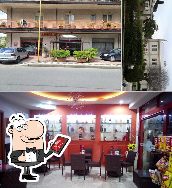 Tra le varie cose da Cafè Bellini si possono trovare la esterno e interni