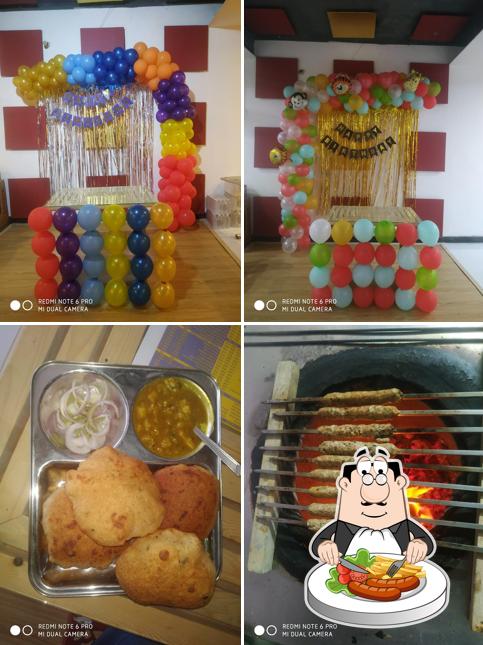 Food at EATERY~ A COMPLETE KITCHEN