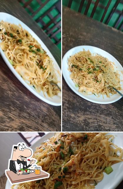 Food at Rozo Fast Food