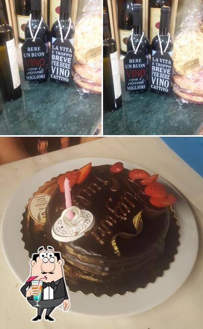 La foto della bevanda e torta di Pasticceria Enoteca Gasperini