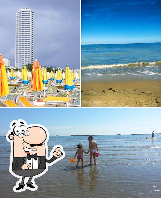 Guarda gli esterni di Bagno Ambasciata Spiaggia 35 Guarda gli esterni di Bagno Ambasciata Spiaggia 35